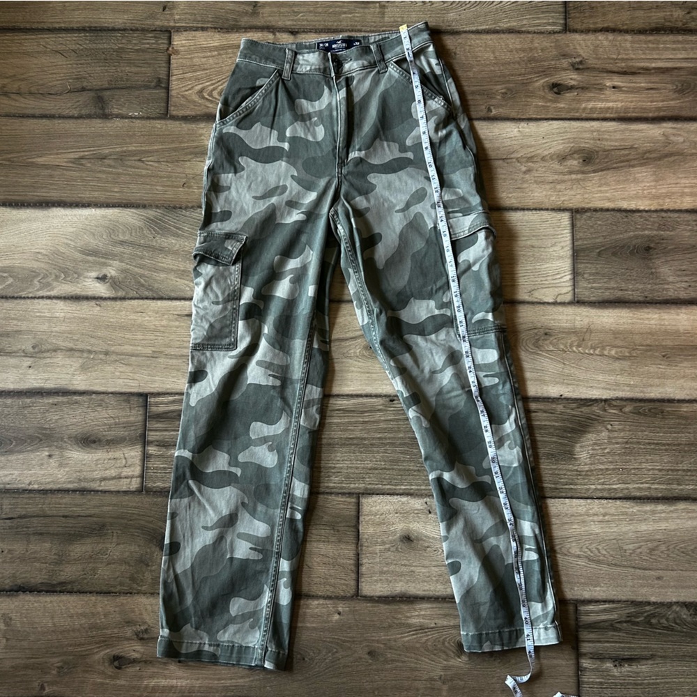 Hollister Camo Cargo Pants - Picture 4 of 5